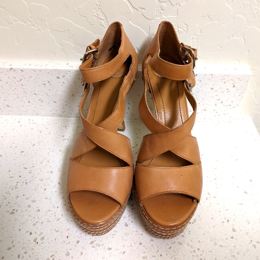 BCBG camel platform size 8 heels